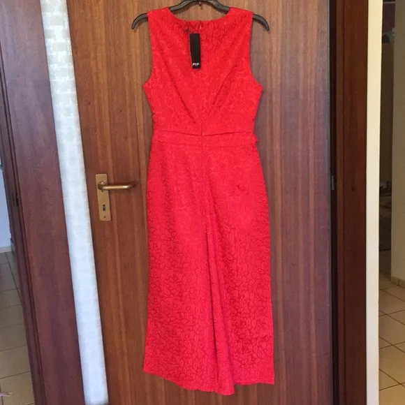 Nasty Gal red brocade sleeveless jumpsuit - Picture 3 of 5